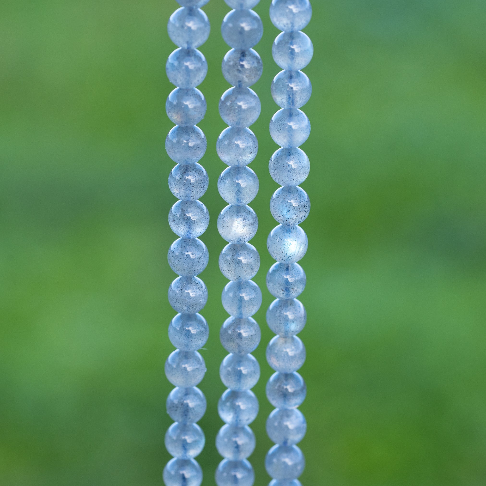 Perles rondes lisses de Labradorite de 6 ou 6,5 mm ( rang de env 60/64 perles )