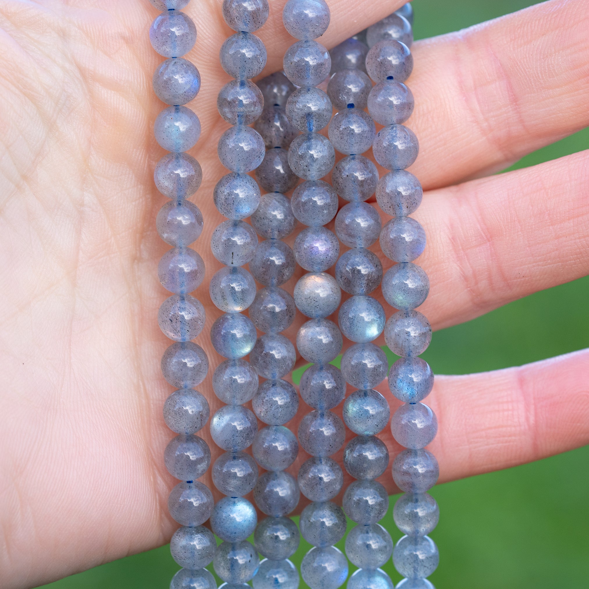 Perles rondes lisses de Labradorite de 6 ou 6,5 mm ( rang de env 60/64 perles )