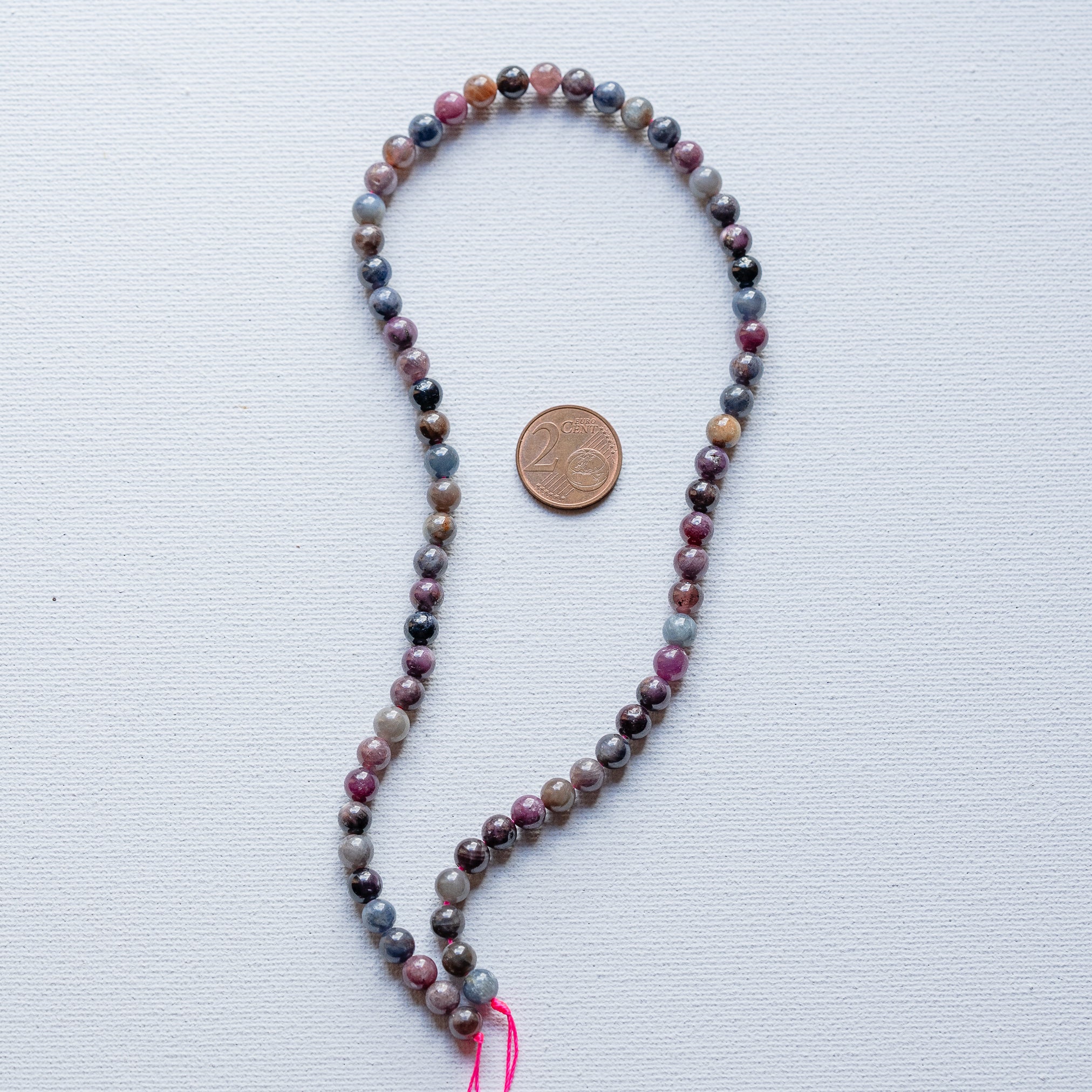 Perles rondes lisses de Corindons (Saphir et Rubis ) de 6 mm ( rang ou 1/2 rang )