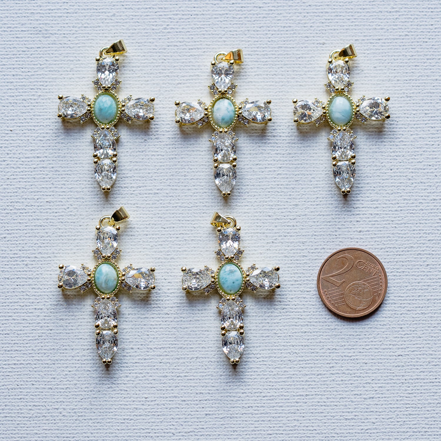 Breloques croix en Larimar, laiton plaqué or 18k et zirconium de 39 mm ( à l&