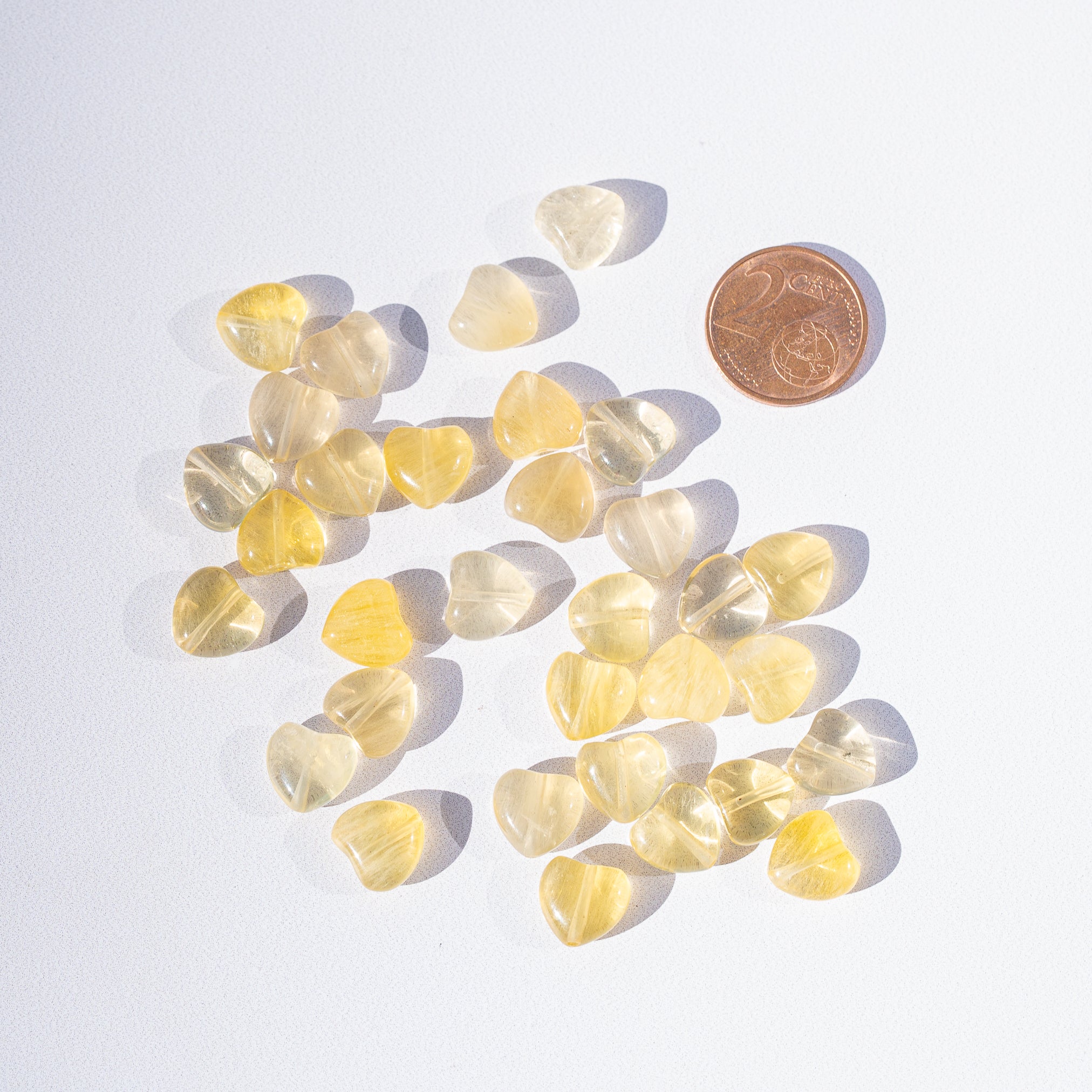 Perles coeur lisses de Fluorite jaune de env 9,5 mm ( lot de 4 perles )