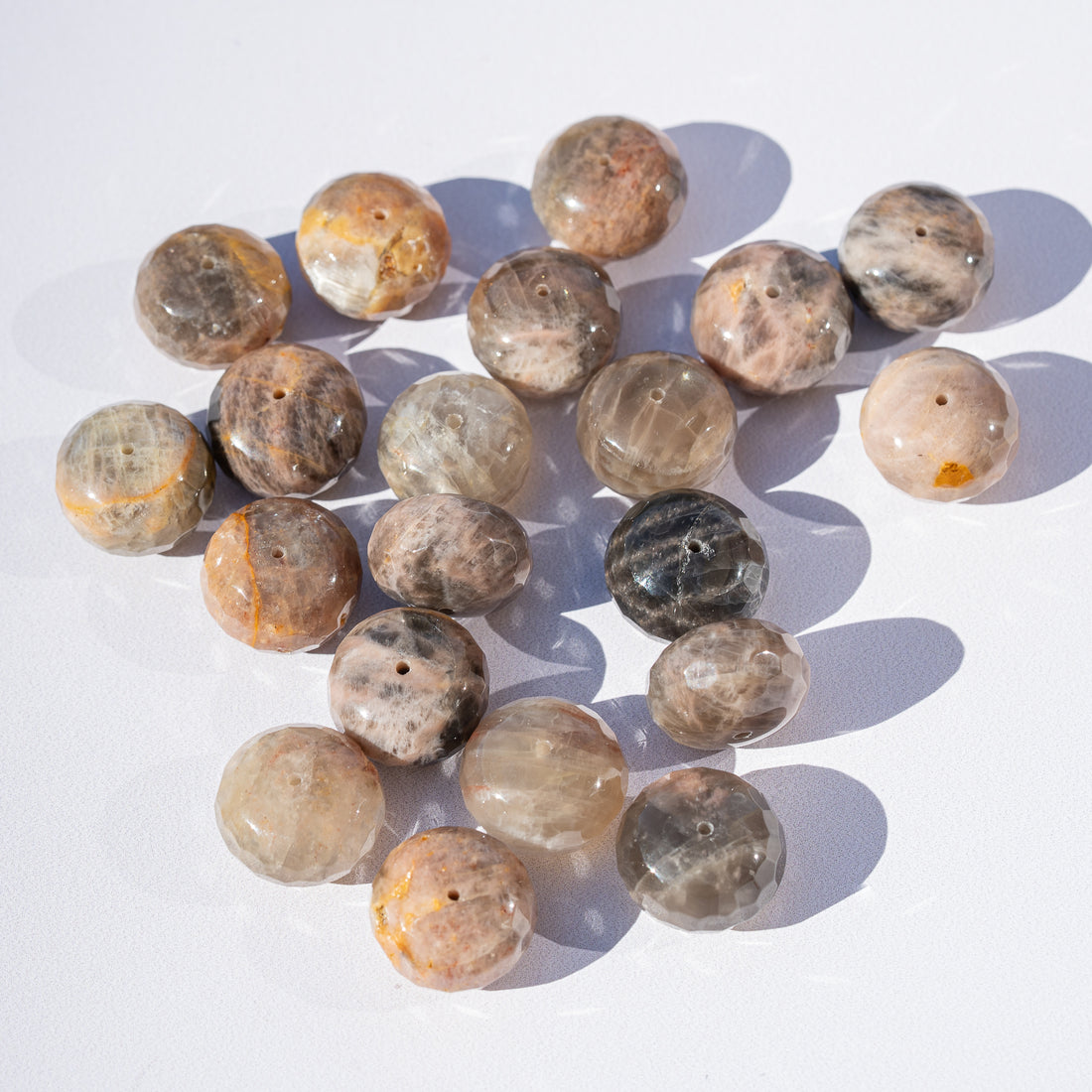 Grosses perles rondelles facettes de Pierre de soleil noire de 18 x 13 mm ( à l&