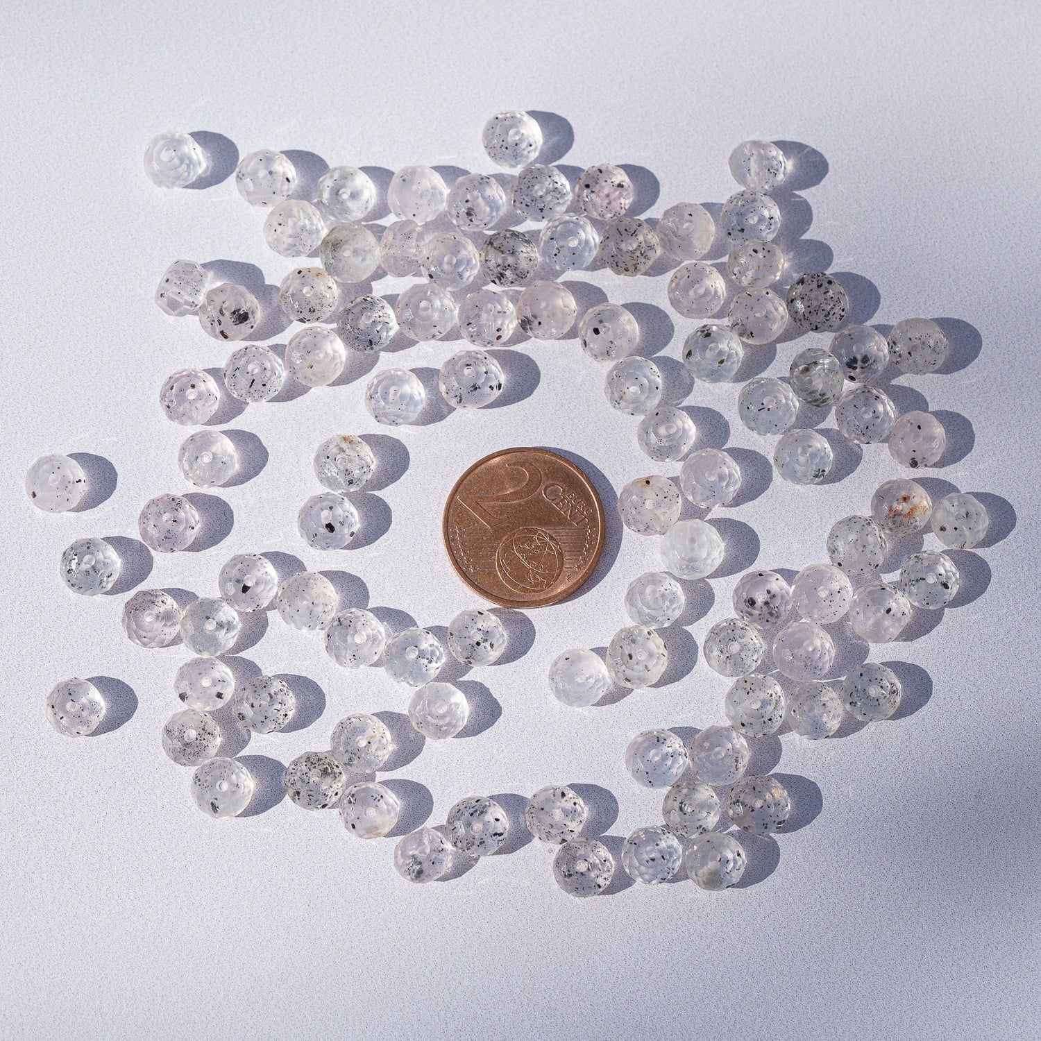 Superbes perles rondelles facettes de Quartz à Diopside de 6/7 x 4 mm ( 1/2 rang de env 45/48 perles )