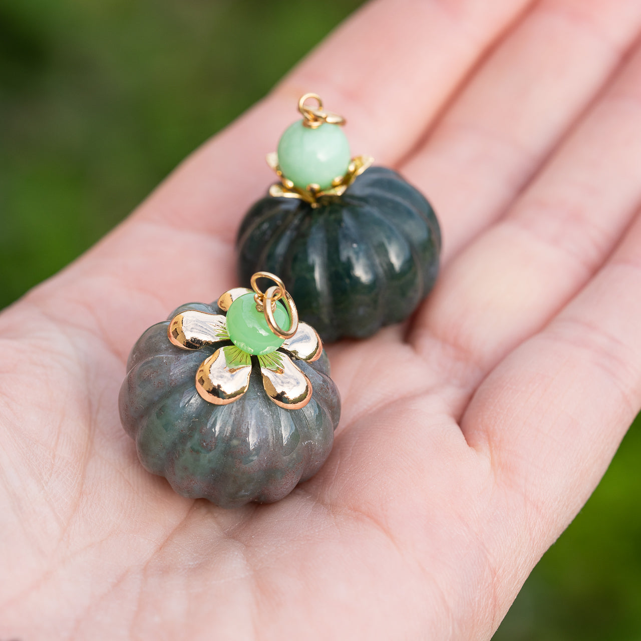 Pendentifs citrouilles sculptées en Agate indienne au choix ( à l&