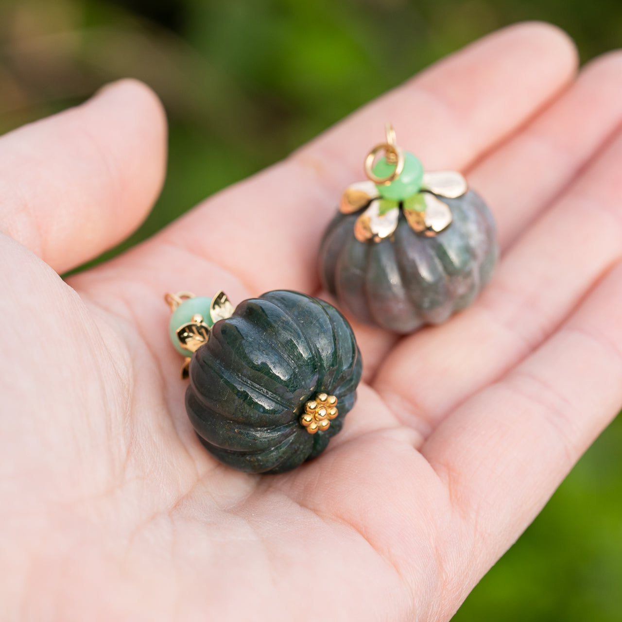 Pendentifs citrouilles sculptées en Agate indienne au choix ( à l&