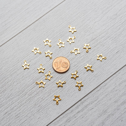 Petites breloques étoile ( évidée ) en acier inoxydable plaqué or 18k de 11 mm ( à l&
