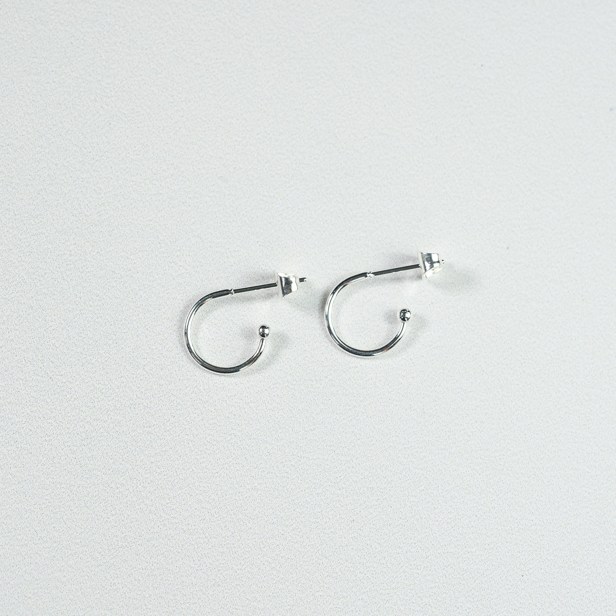 Demi-créoles en acier inoxydable argenté de 12,5 mm ( 1 ou 6 paires )