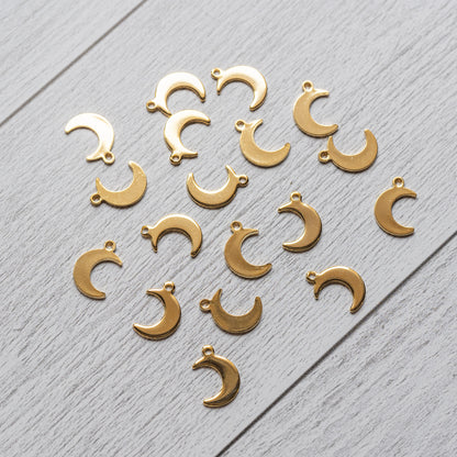 Petites breloques lune en acier inoxydable plaqué or 24k de 15 mm ( à l&