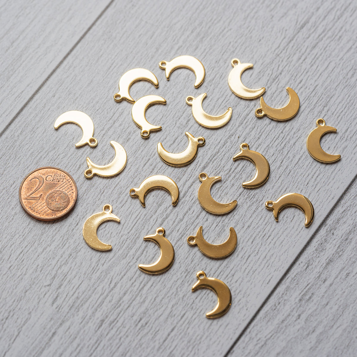 Petites breloques lune en acier inoxydable plaqué or 24k de 15 mm ( à l&