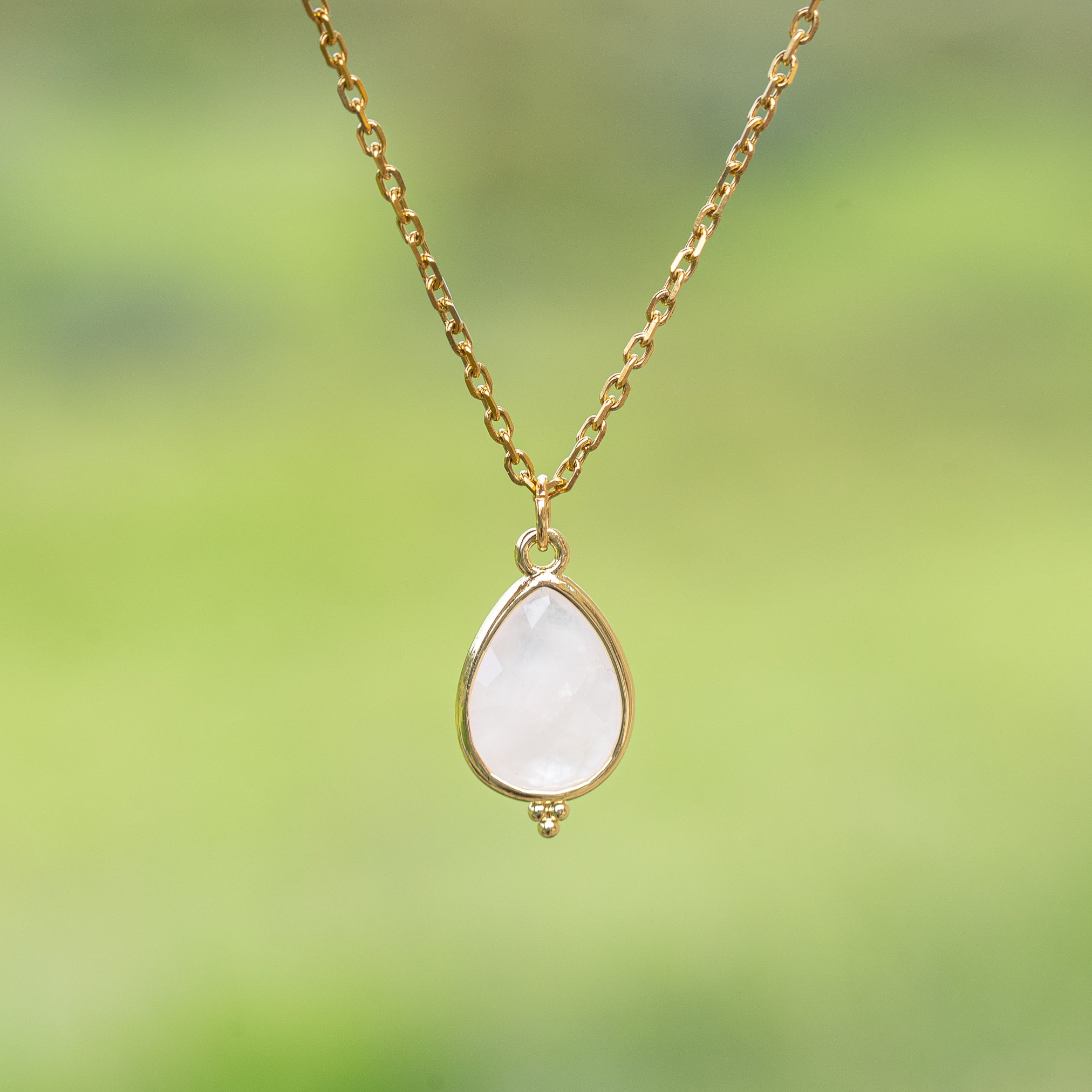 Breloques gouttes facettes en Quartz rose et laiton doré à l&