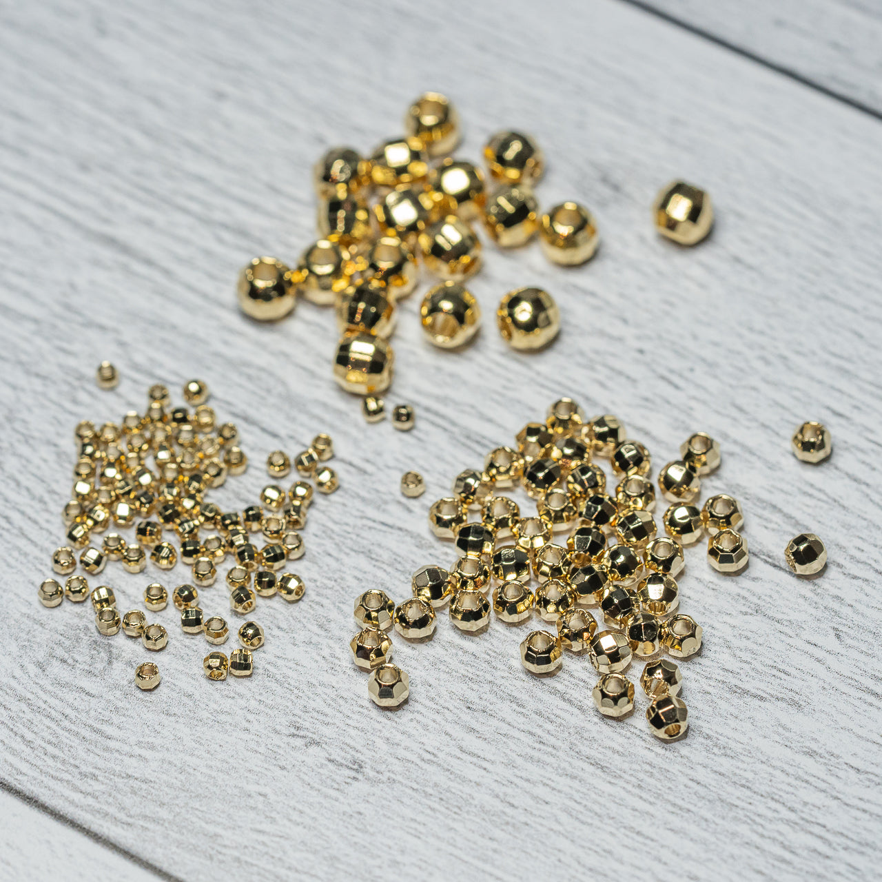 Perles rondes facettes laiton plaquées or 24K de 2,5 à 5,5 mm au choix ( lot de 6 ou 10 )