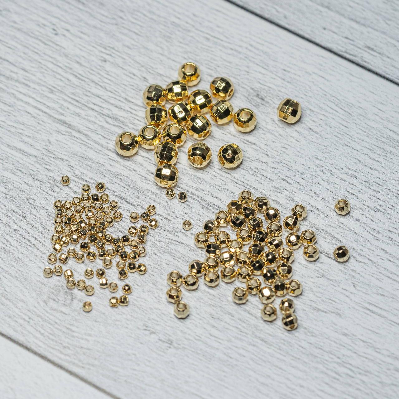 Perles rondes facettes laiton plaquées or 24K de 2,5 à 5,5 mm au choix ( lot de 6 ou 10 )