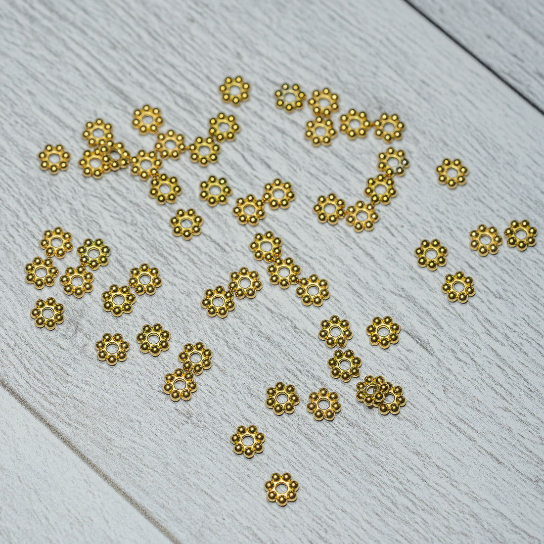 Perles rondelles plates fleurs en acier inoxydable plaqué or de 6 x 2 mm ( lot de 6 )