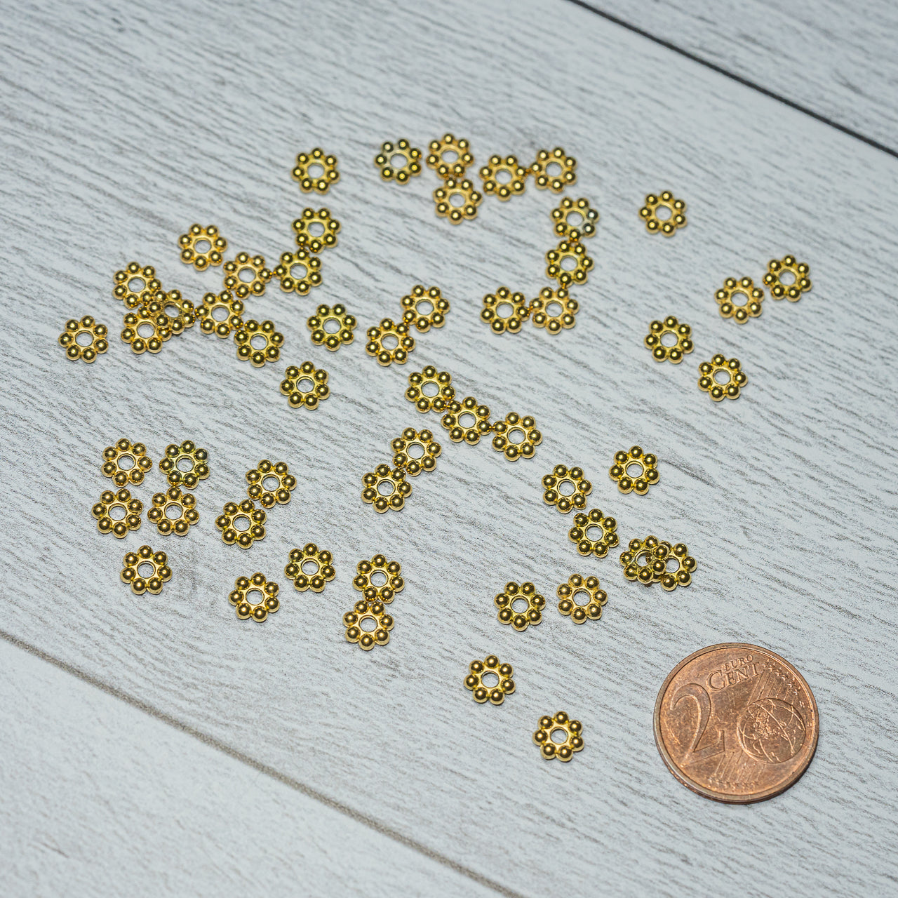 Perles rondelles plates fleurs en acier inoxydable plaqué or de 6 x 2 mm ( lot de 6 )