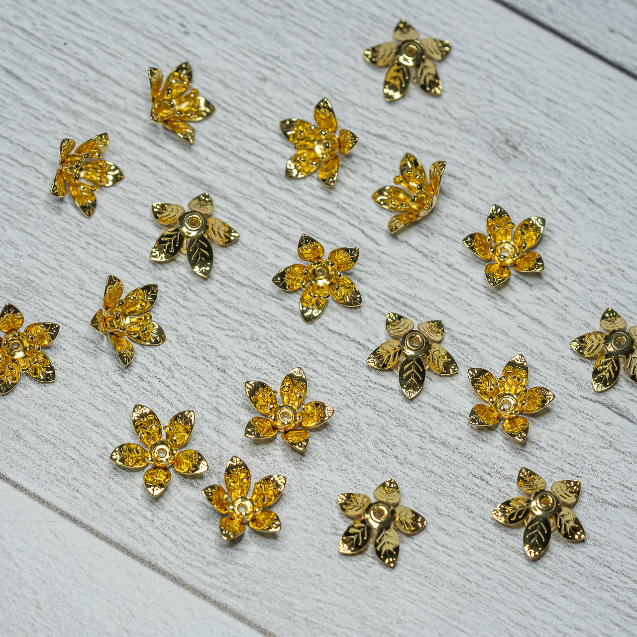 Coupelles fleurs étamines en laiton plaqué or 18k de 14 x 6 mm ( lot de 4 )