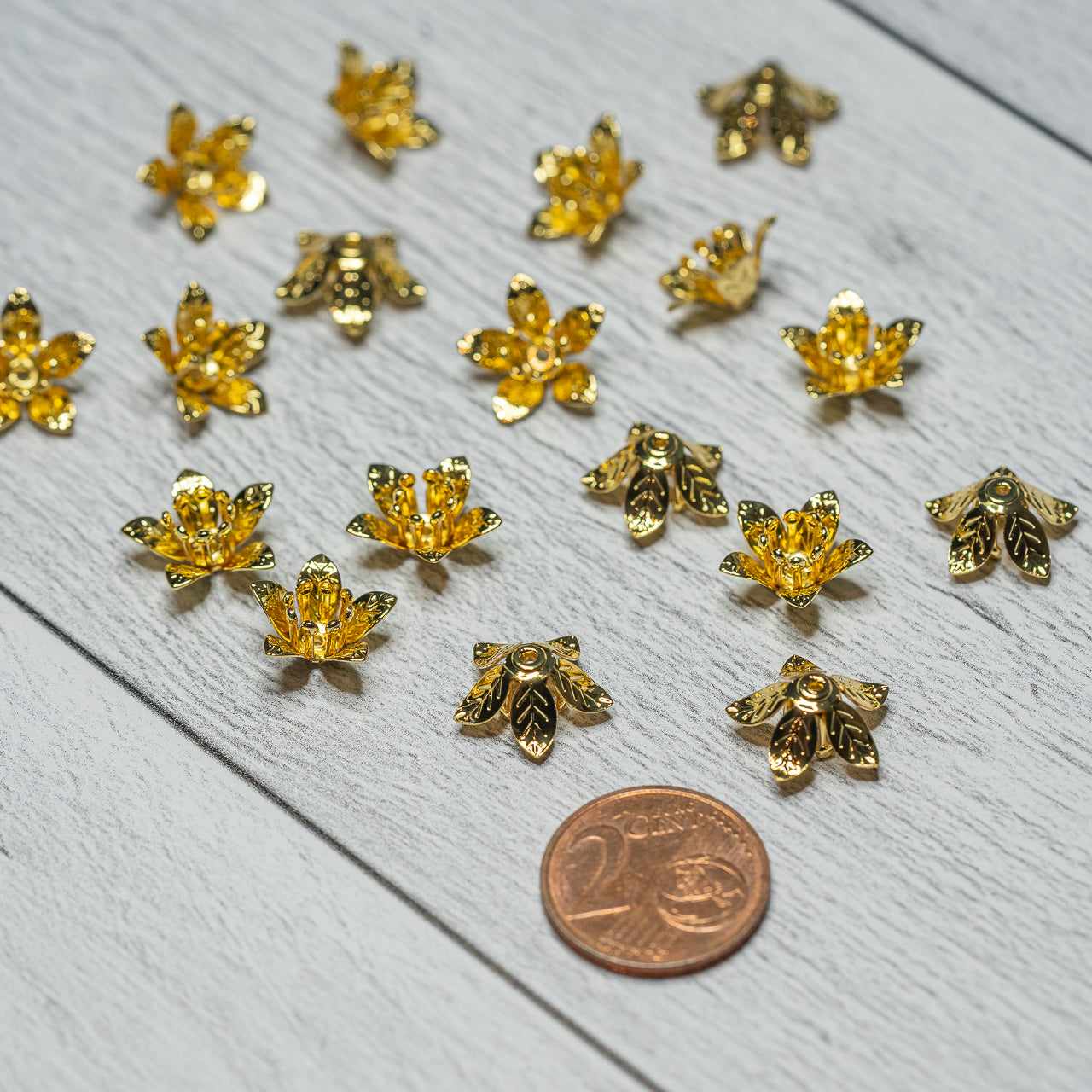 Coupelles fleurs étamines en laiton plaqué or 18k de 14 x 6 mm ( lot de 4 )