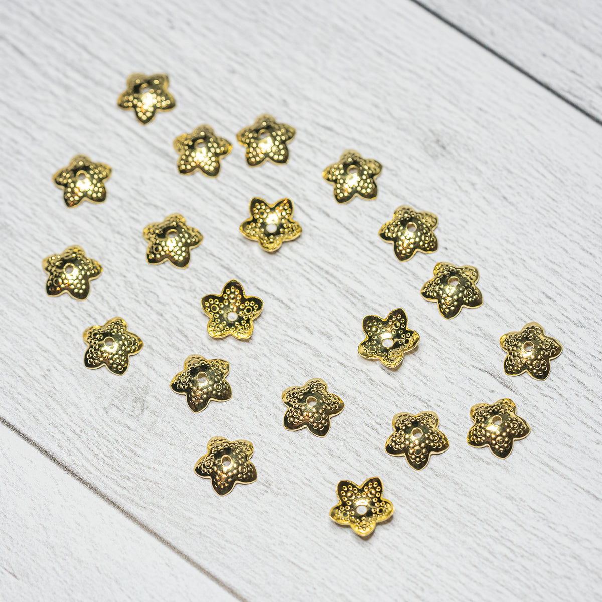 Coupelles fleurs texturées en acier inoxydable plaqué or 18k de 10 mm ( lot de 4 )