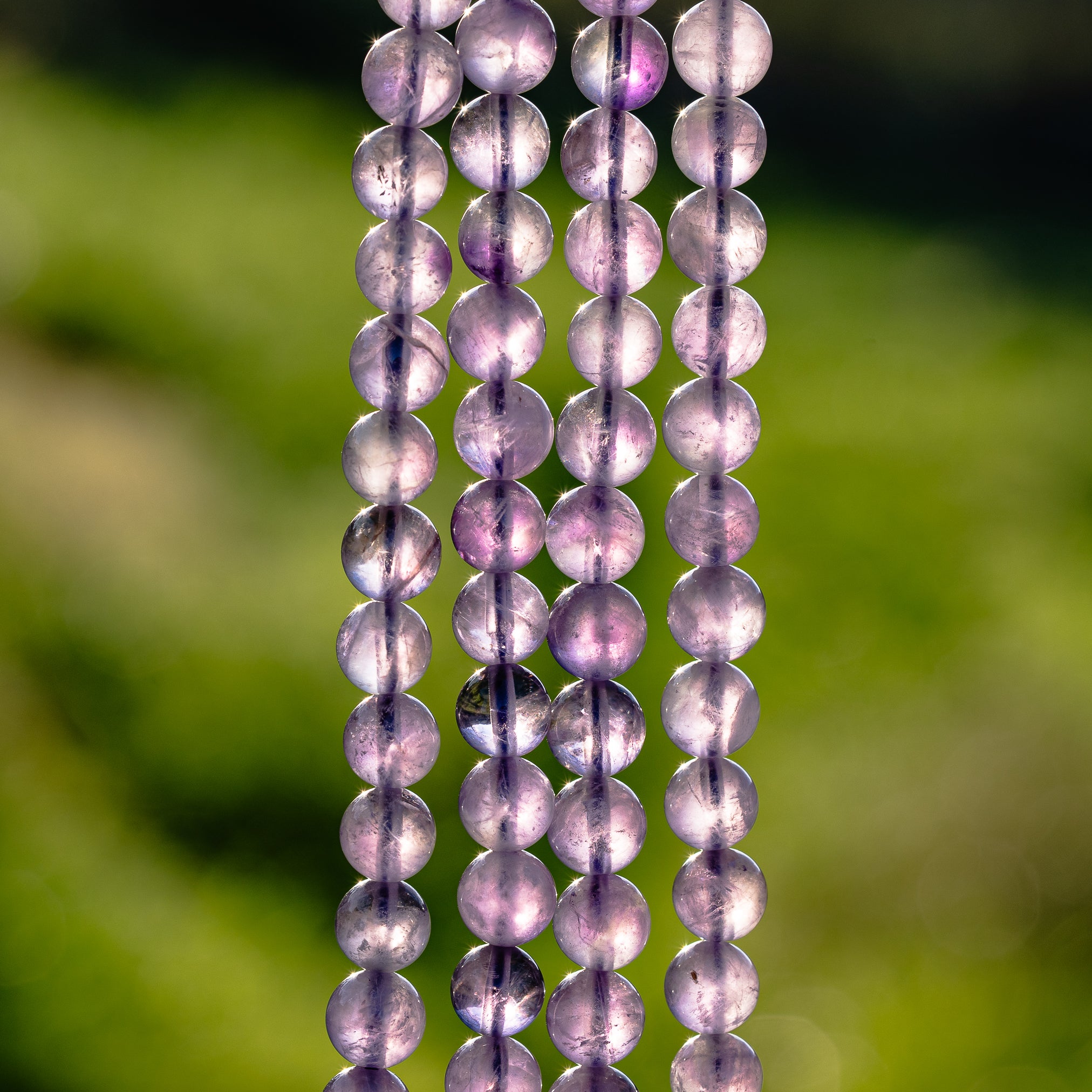 Perles rondes lisses en Améthyste violet clair de 8,5 mm ( rang de env 46 perles )