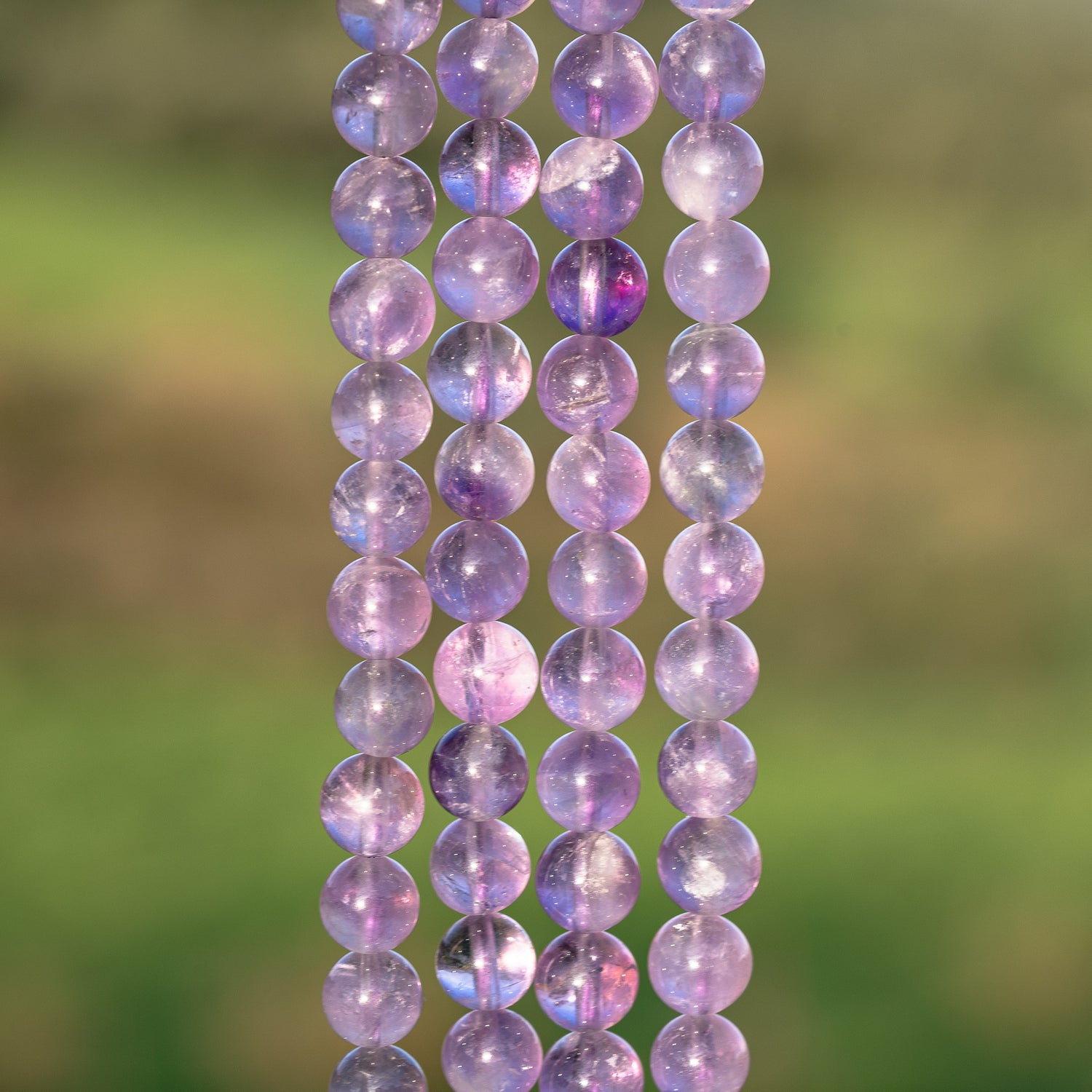 Perles rondes lisses en Améthyste violet clair de 8,5 mm ( rang de env 46 perles )