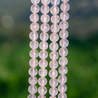 Perles rondes lisses de Quartz rose clair de 8 mm ( rang de env 48 perles )