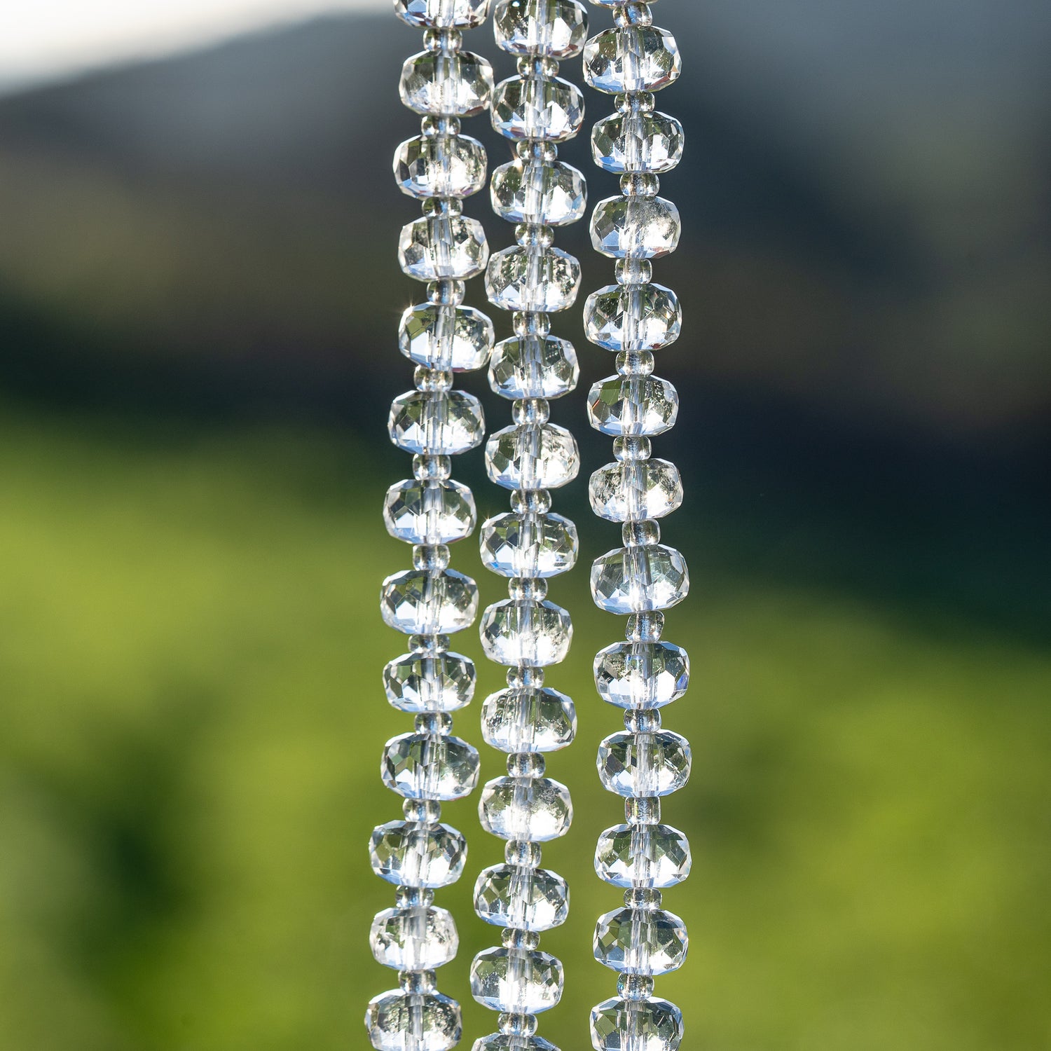 Perles rondelles facettes de Cristal de roche clair de env 7,5 x 5 mm ( 1/2 rang de env 28 perles )