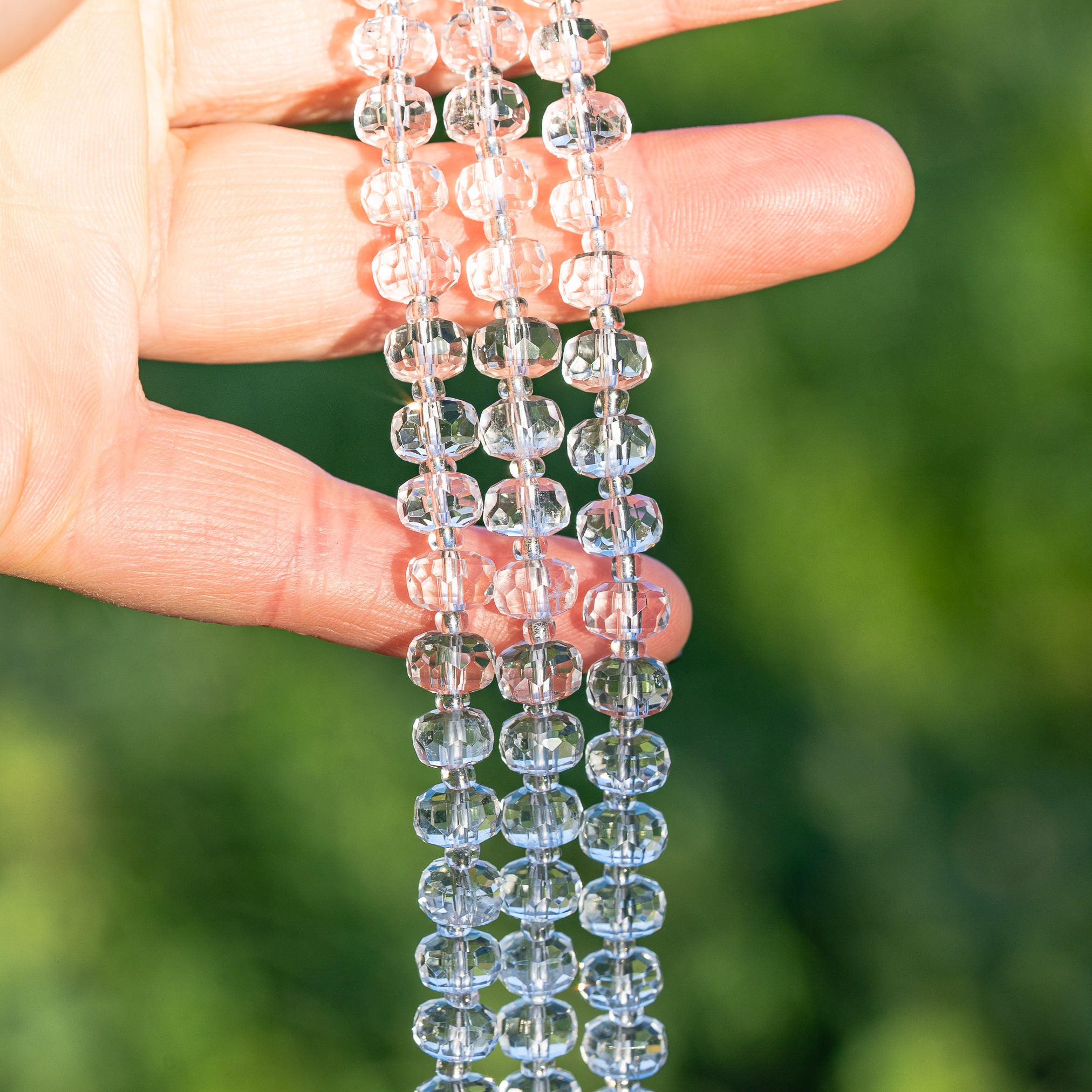 Perles rondelles facettes de Cristal de roche clair de env 7,5 x 5 mm ( 1/2 rang de env 28 perles )