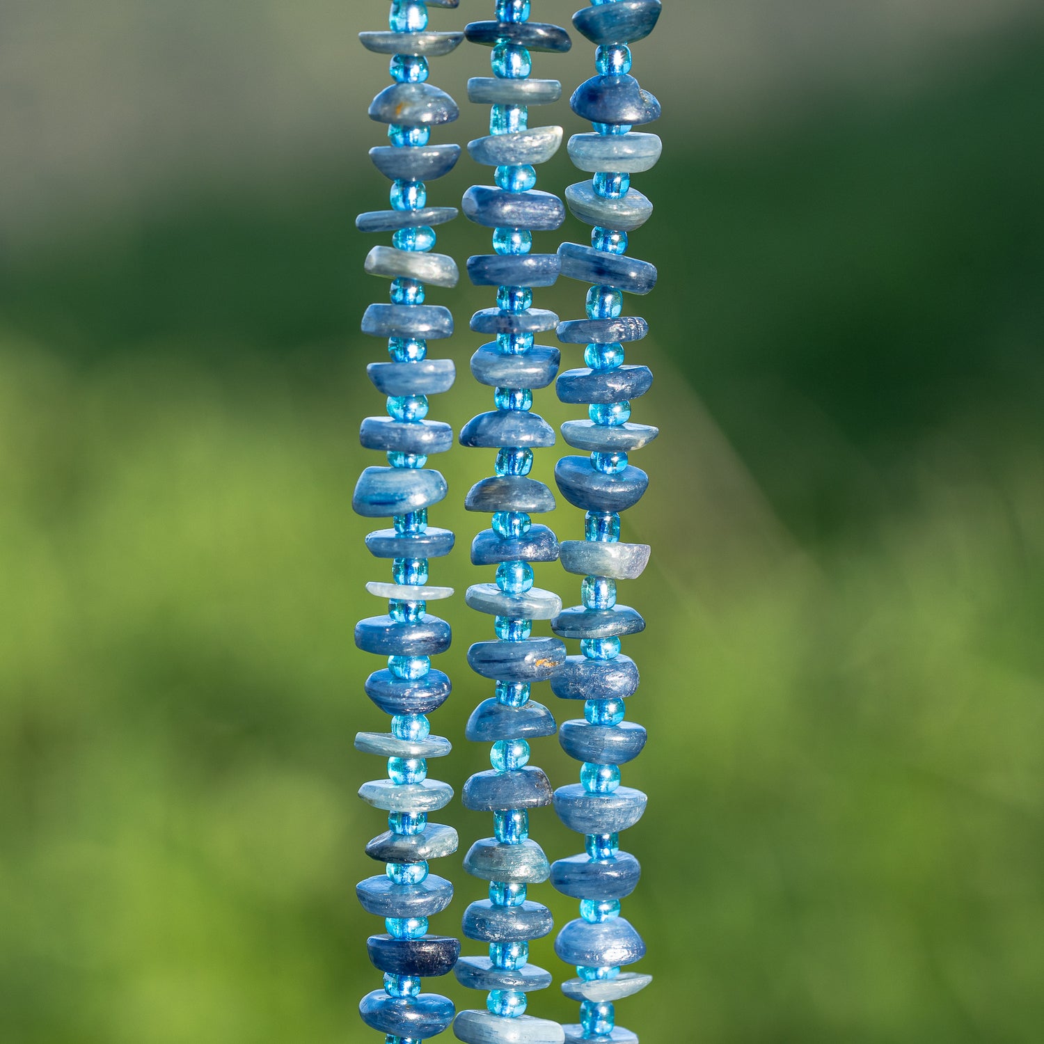 Perles pépites de Cyanite de env 7,5 mm ( rang de env 88 perles )