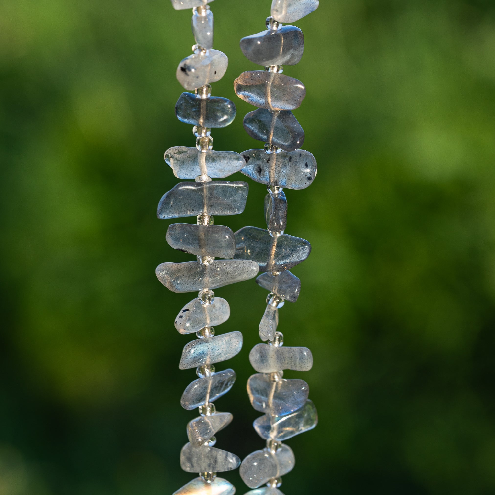 Perles pépites " puces " de Labradorite de env 12/17 mm ( rang de env 54 perles )