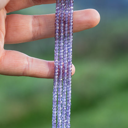 Perles rondelles facettes de zirconium lilas de 3 x 2 mm ( 1/2 rang de env 80 perles )