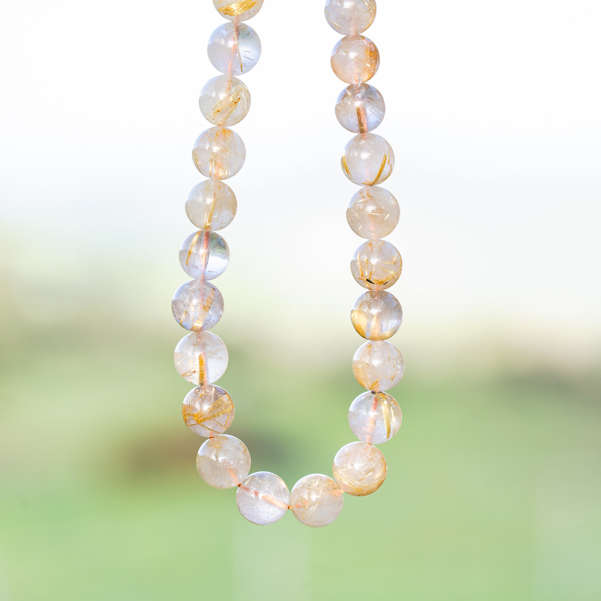 Perles rondes lisses de Quartz Rutile doré de 8,7 mm ( 1/4 de rang de env 11 perles )