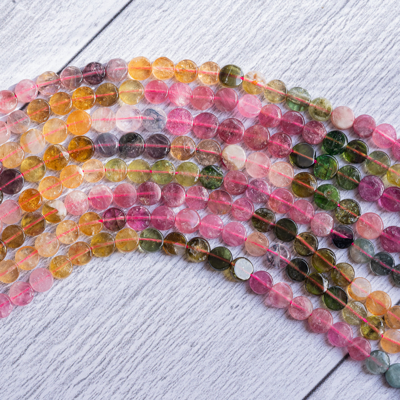 Perles rondes plates de Tourmaline multicolore de 5/6 mm ( rang de env 62 perles )