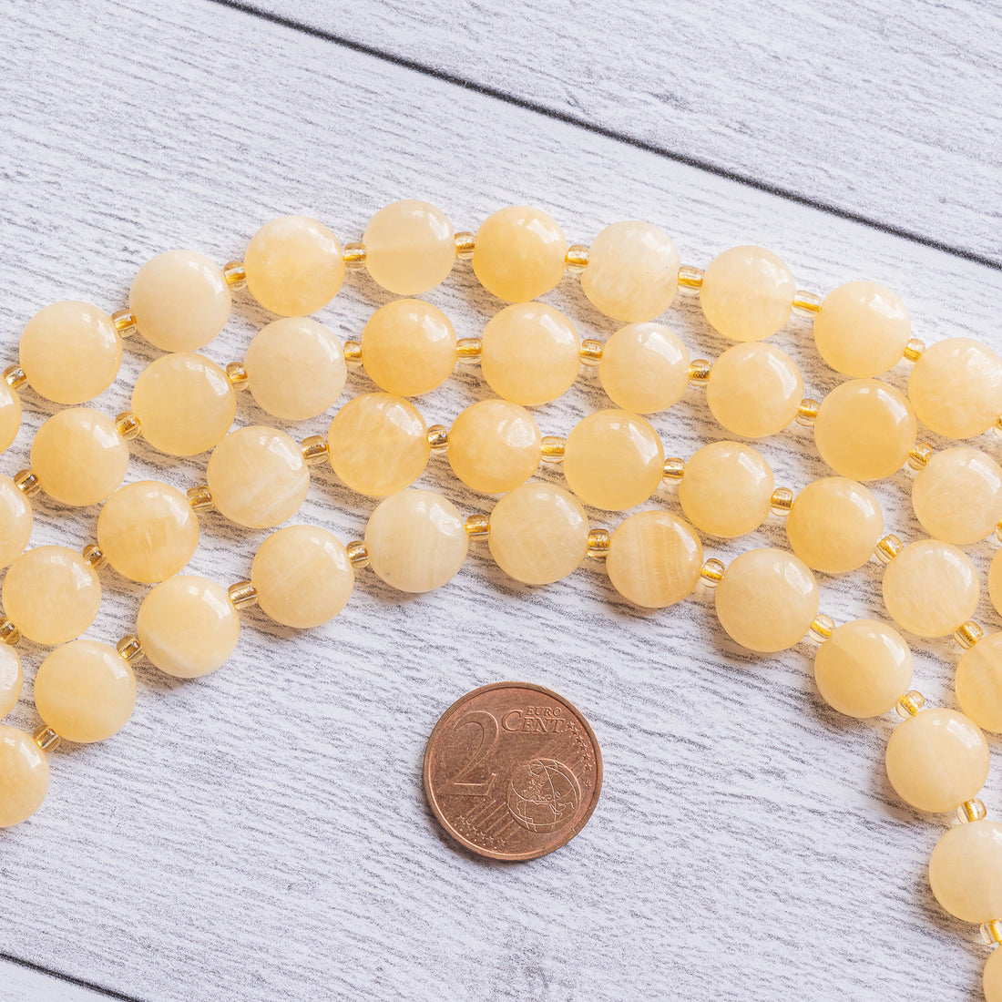 Perles rondes plates de Jade jaune de env 10/11 mm ( lot de 6 perles )