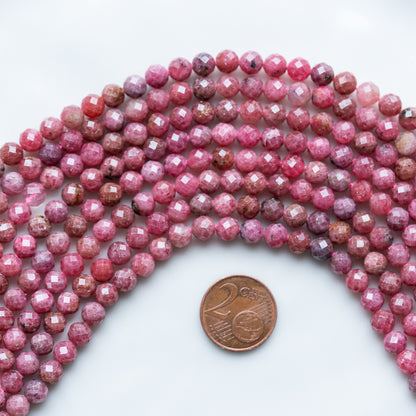 Perles rondes facettes de Rhodonite de 6 mm ( 1/2 rang de env 34 perles )