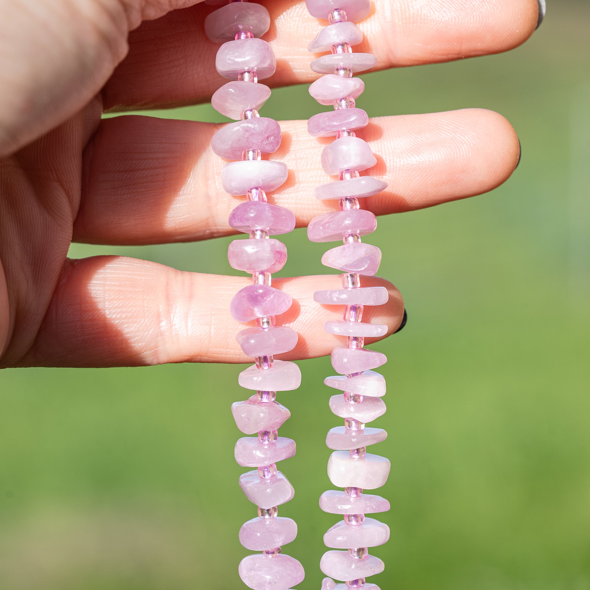 Perles pépites de Kunzite de env 10/12 mm ( rang de env 70 perles )