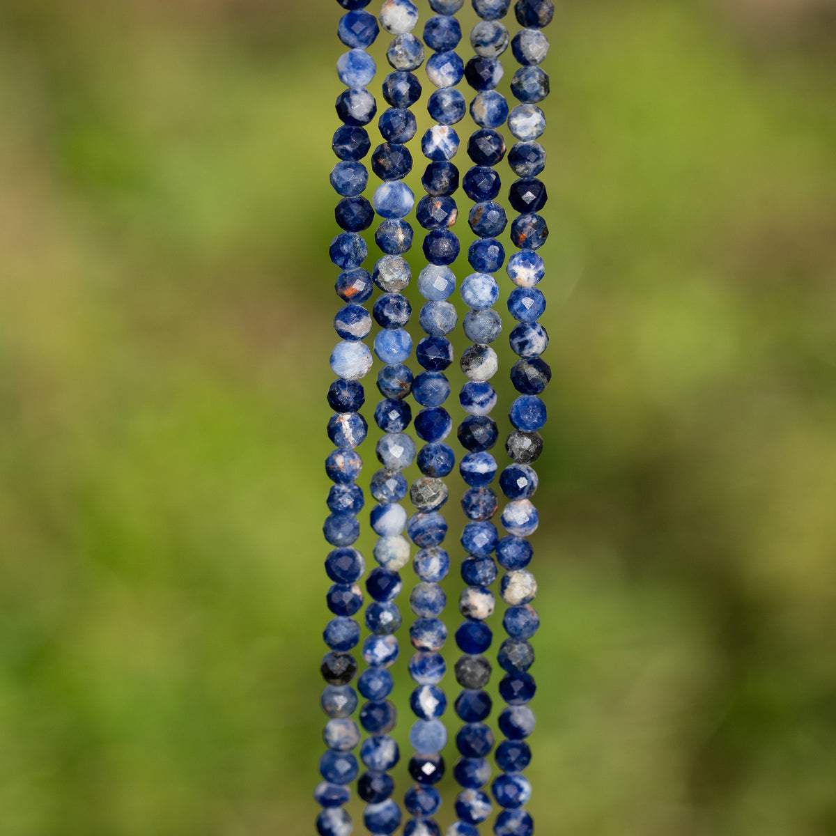 Perles rondes facettes de Sodalite de 3,8 mm ( rang de env 100 perles )