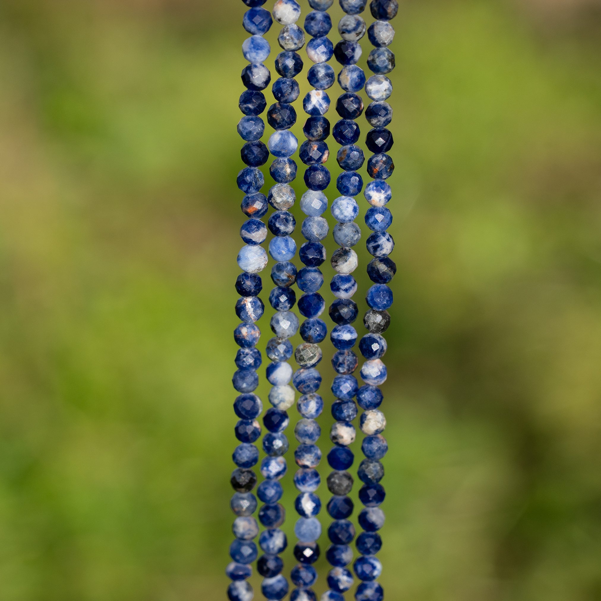 Perles rondes facettes de Sodalite de 3,8 mm ( rang de env 100 perles )