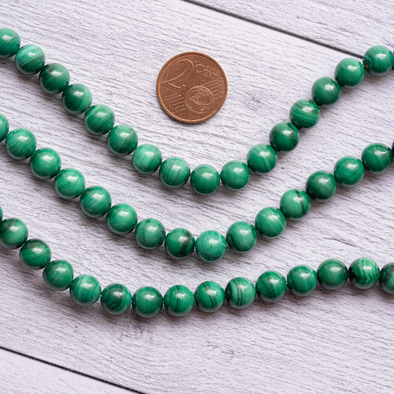 Perles rondes lisses de Malachite grade a de 8 mm ( 1/2 rang de env 25 perles )