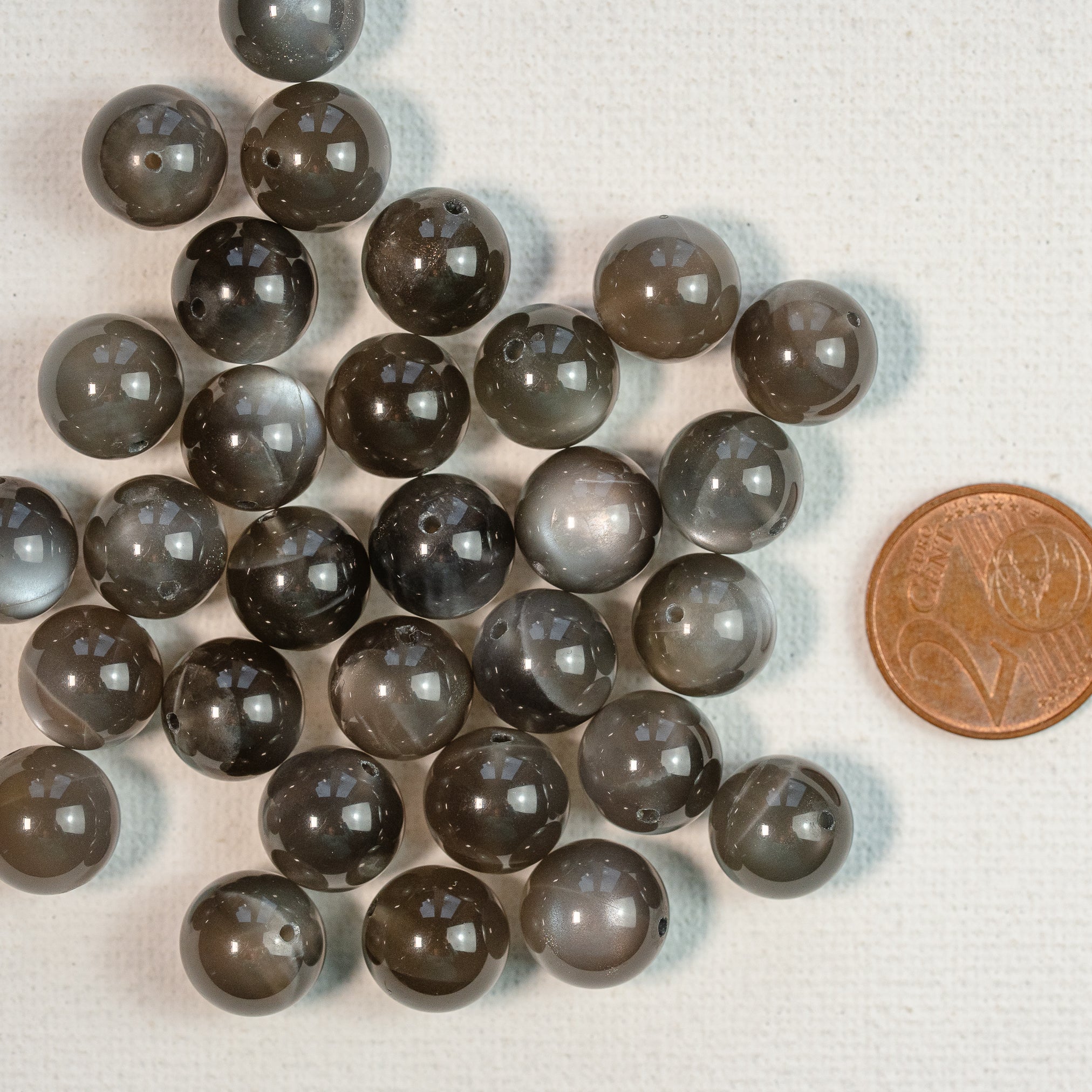 Perles rondes lisses de Pierre de lune noire grade A de 10,5 mm ( lot de 2 ou 10 perles )