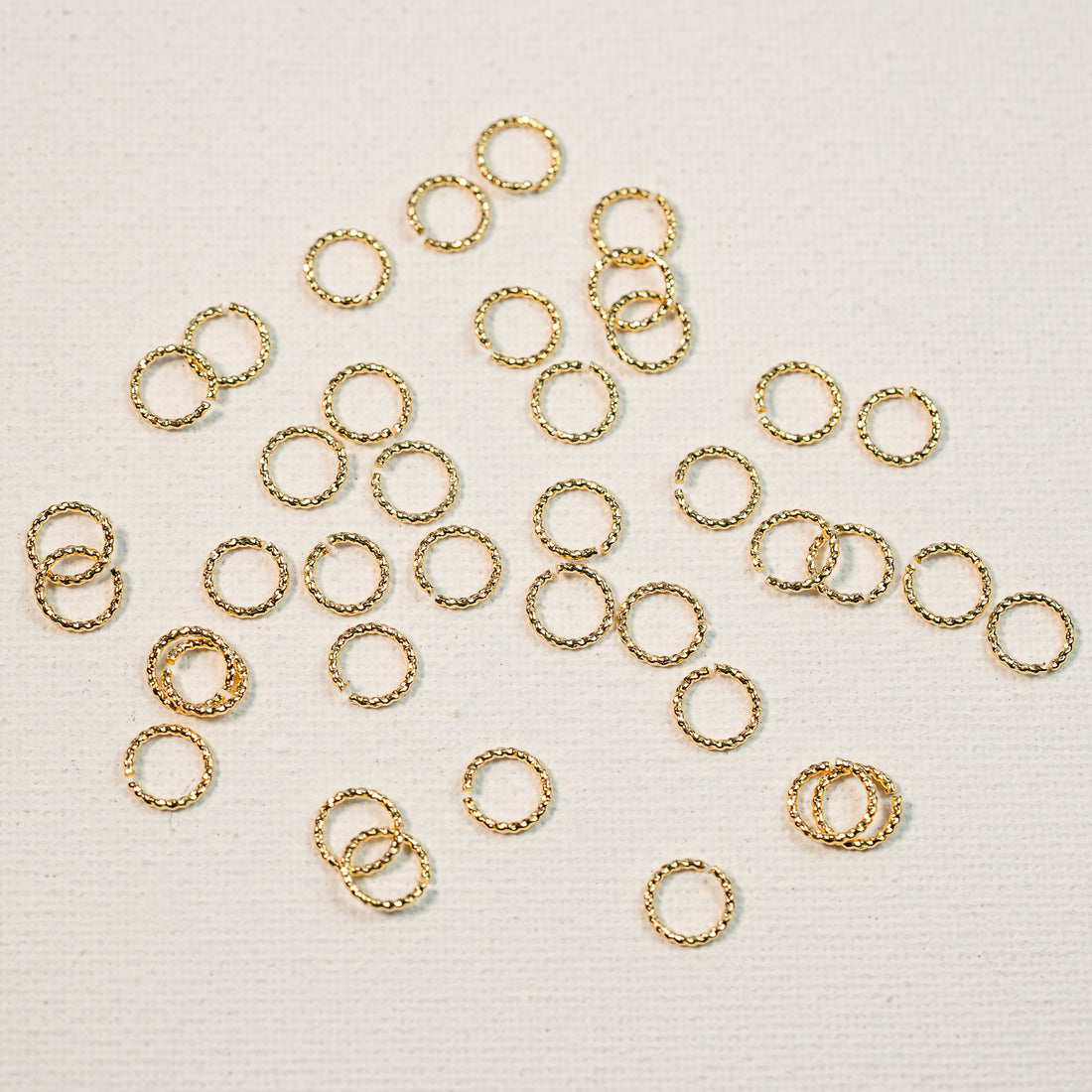 Anneaux de jonctions torsadés en laiton plaqué or 18k de 8 x 1 mm ( lot de 4 )