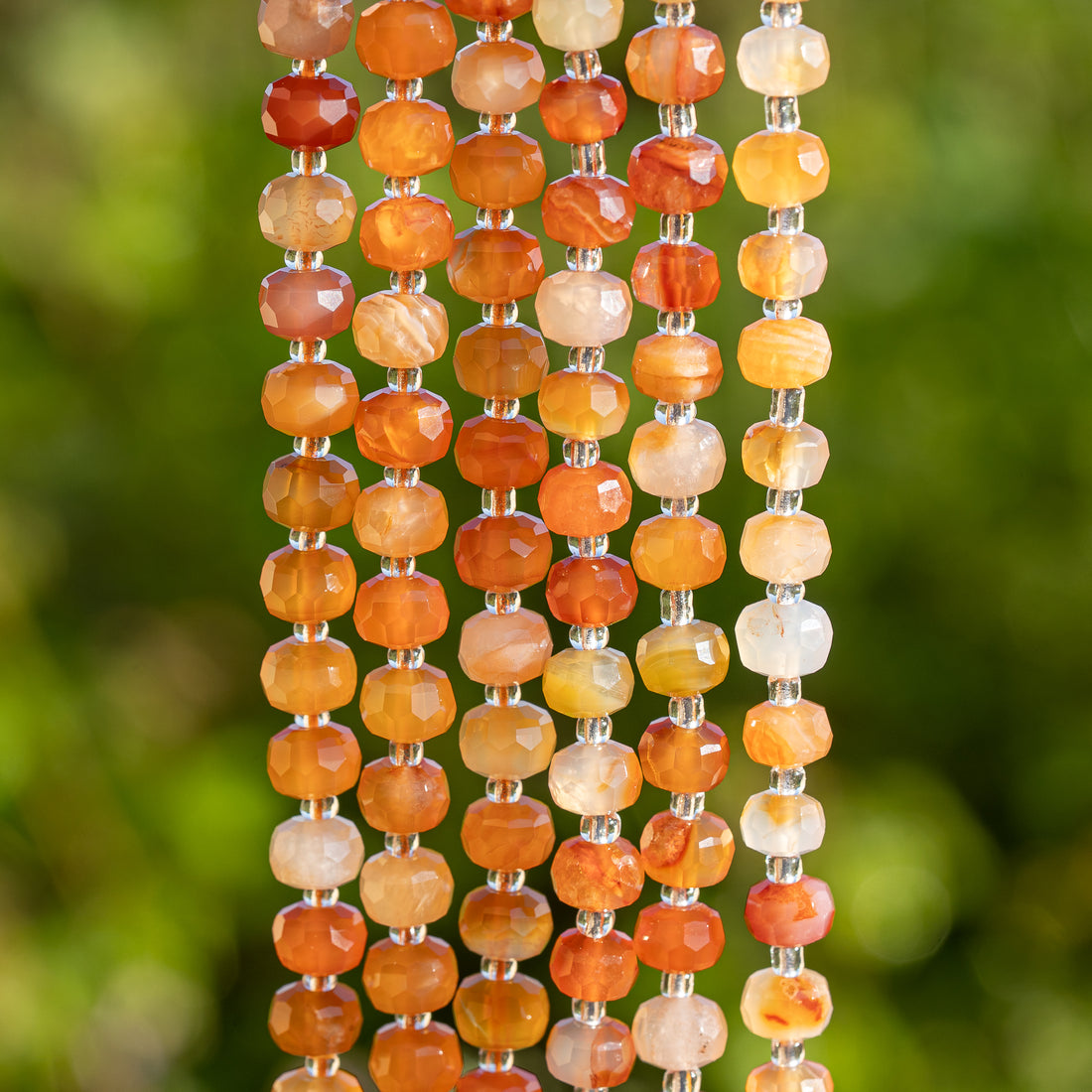 Perles rondelles facettes de Cornaline de 8 x 5,5 mm ( 1/2 rang de env 24 perles )