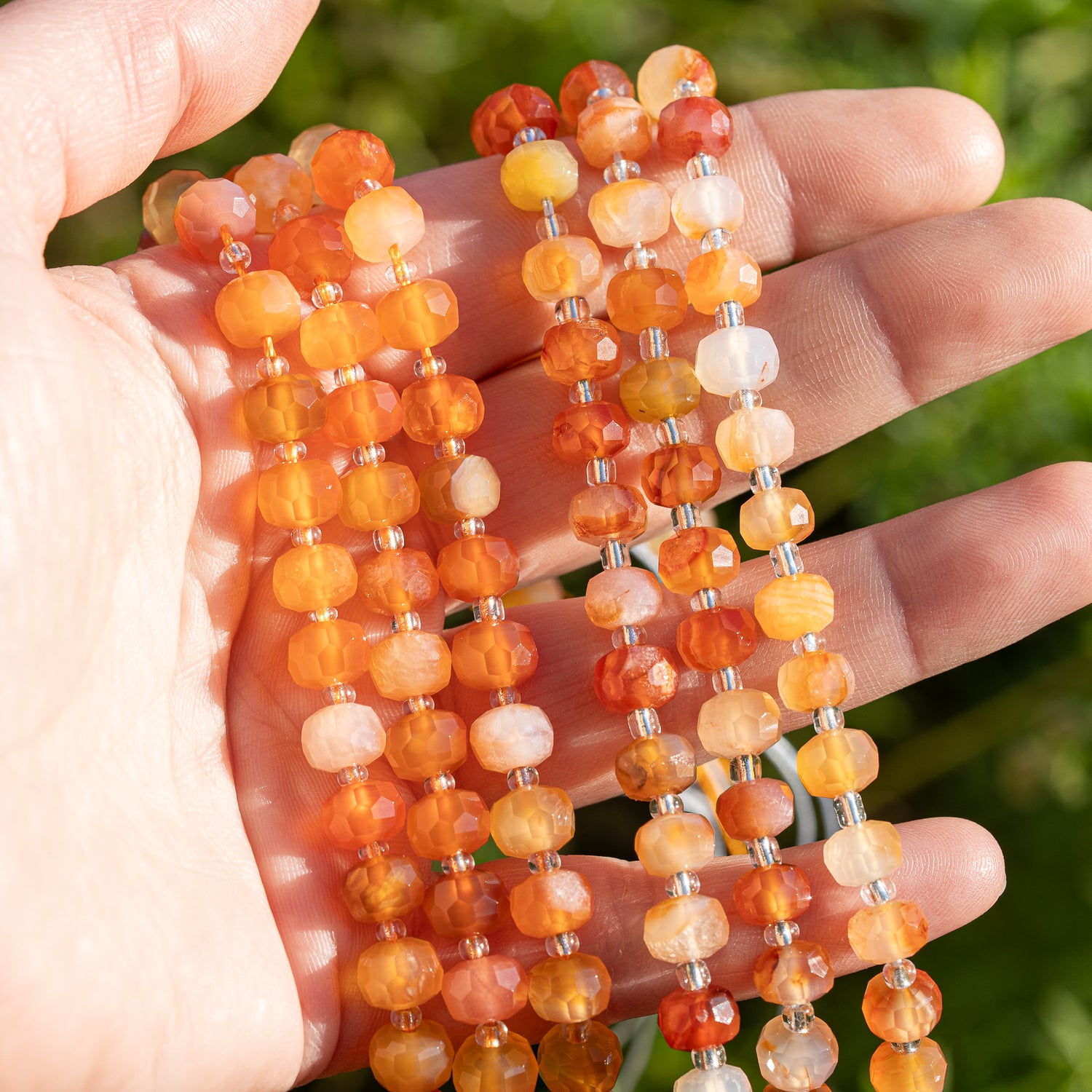 Perles rondelles facettes de Cornaline de 8 x 5,5 mm ( 1/2 rang de env 24 perles )