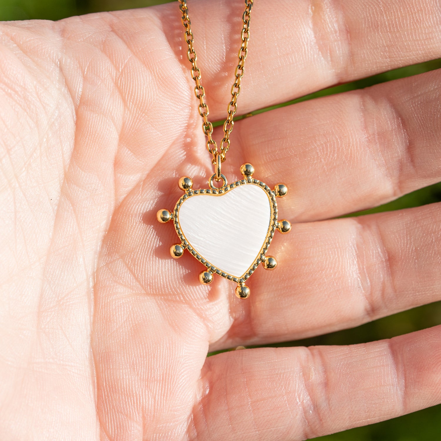 Breloques coeur en nacre et laiton plaqué or 18k de 22,5 mm ( à l&