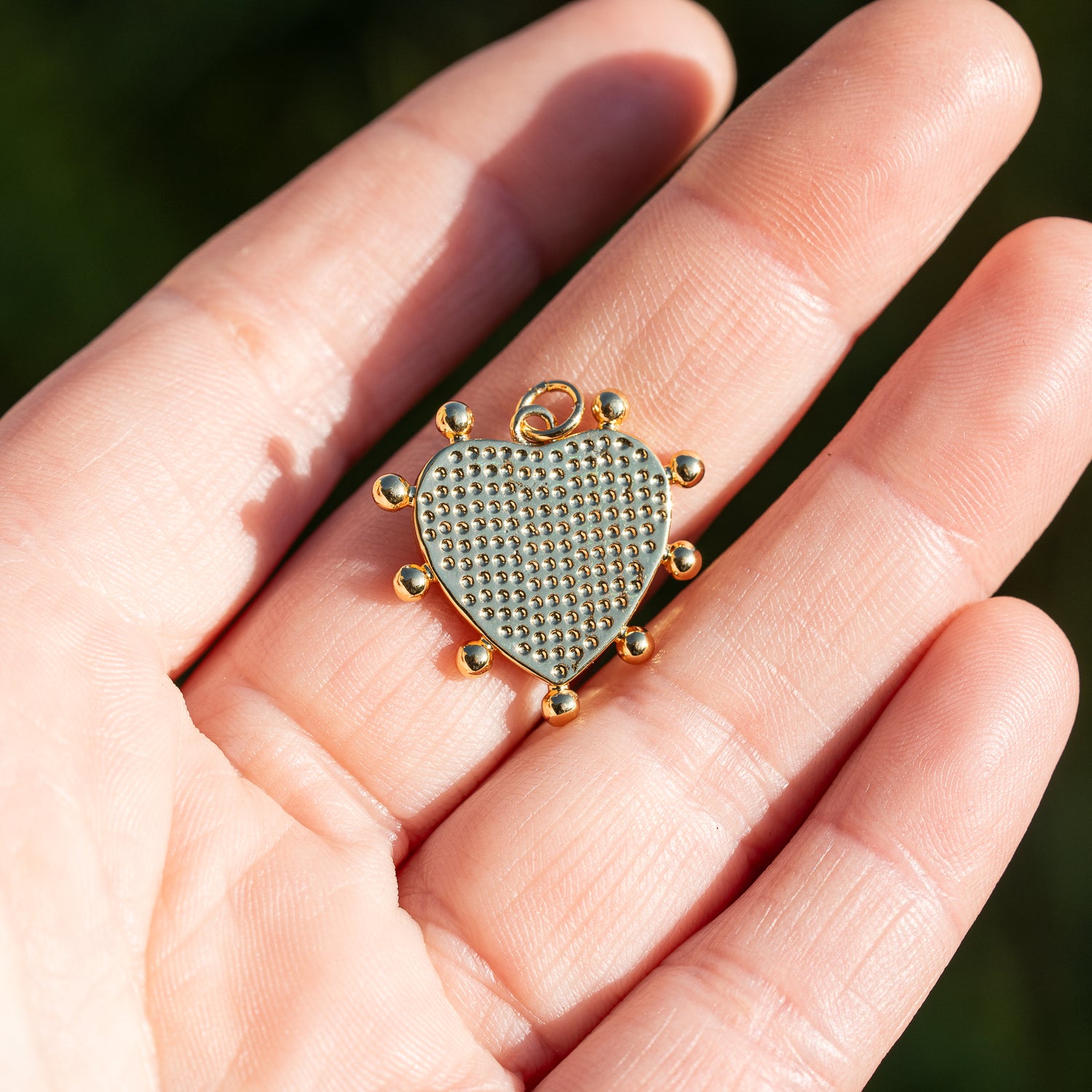 Breloques coeur en nacre et laiton plaqué or 18k de 22,5 mm ( à l&