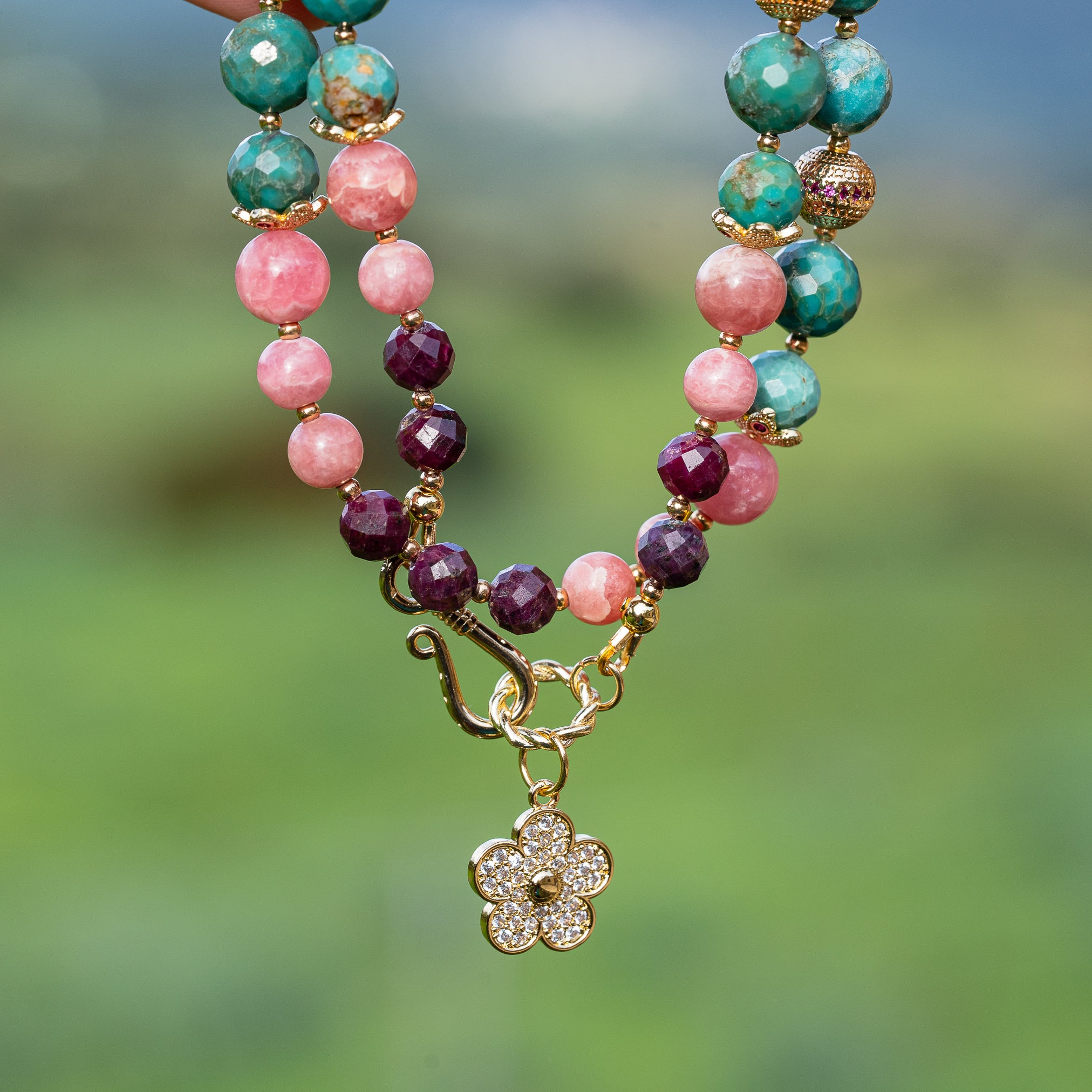 Collier " éclosion " en Turquoise naturelle, Rhodochrosite et Rubis violet 🫶