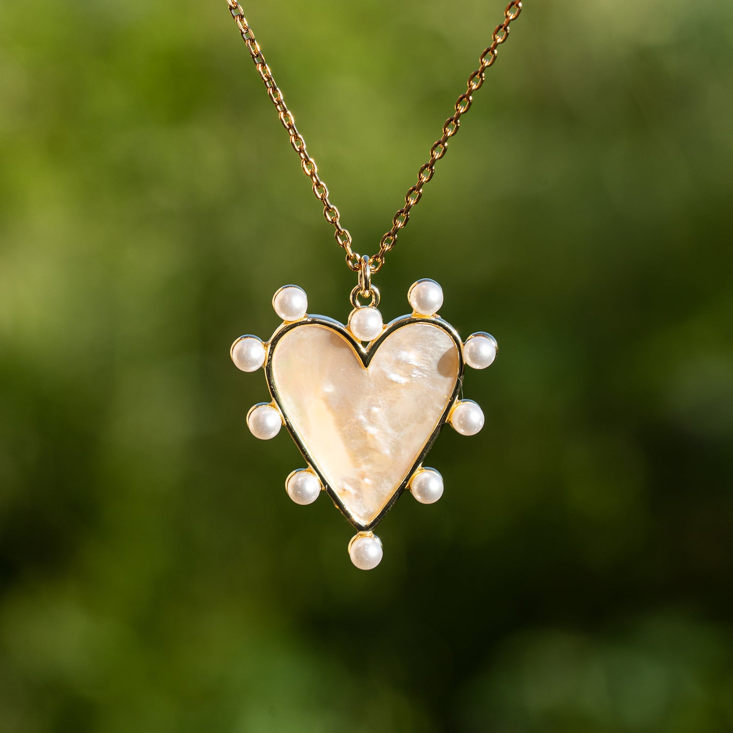 Breloques coeur en nacre et laiton plaqué or 18k de 35 mm ( à l&