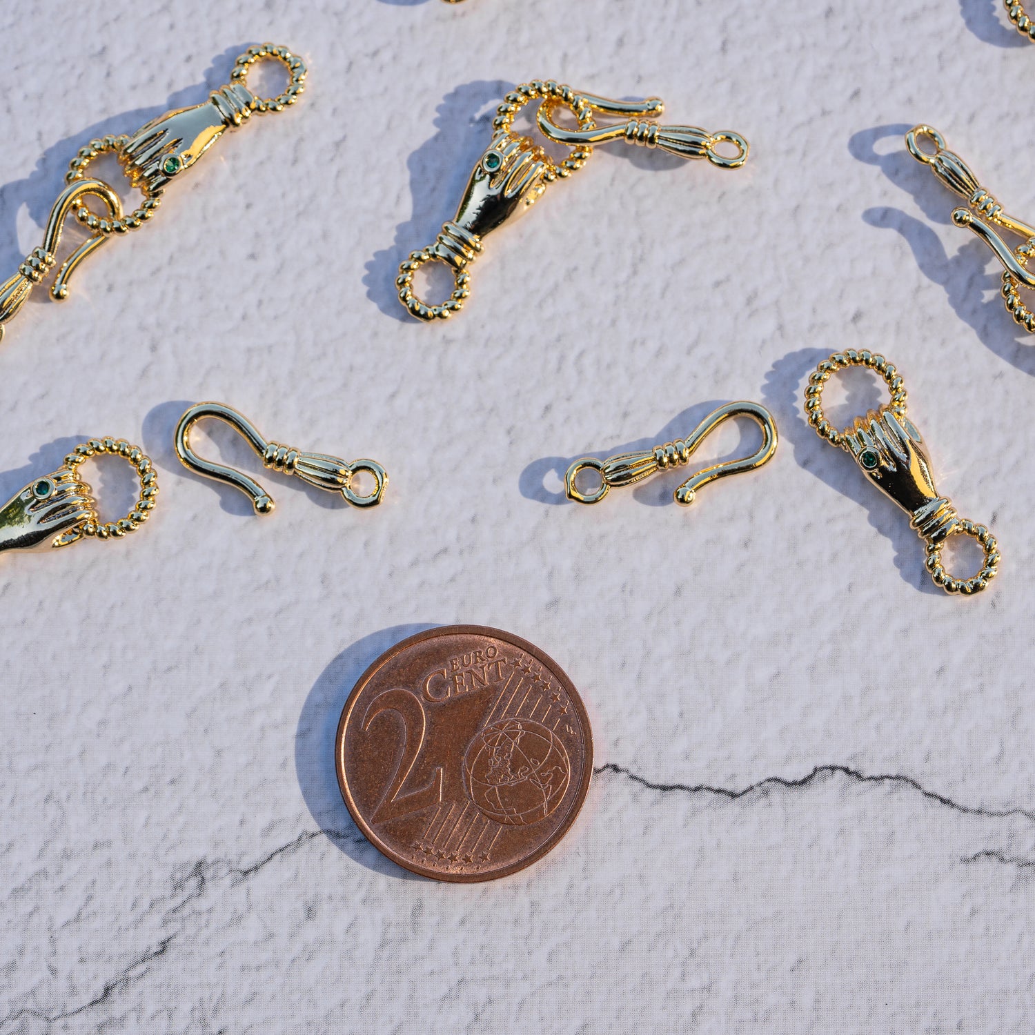 Fermoirs crochets main en laiton plaqué or 18k et zirconium de 34 mm ( à l&