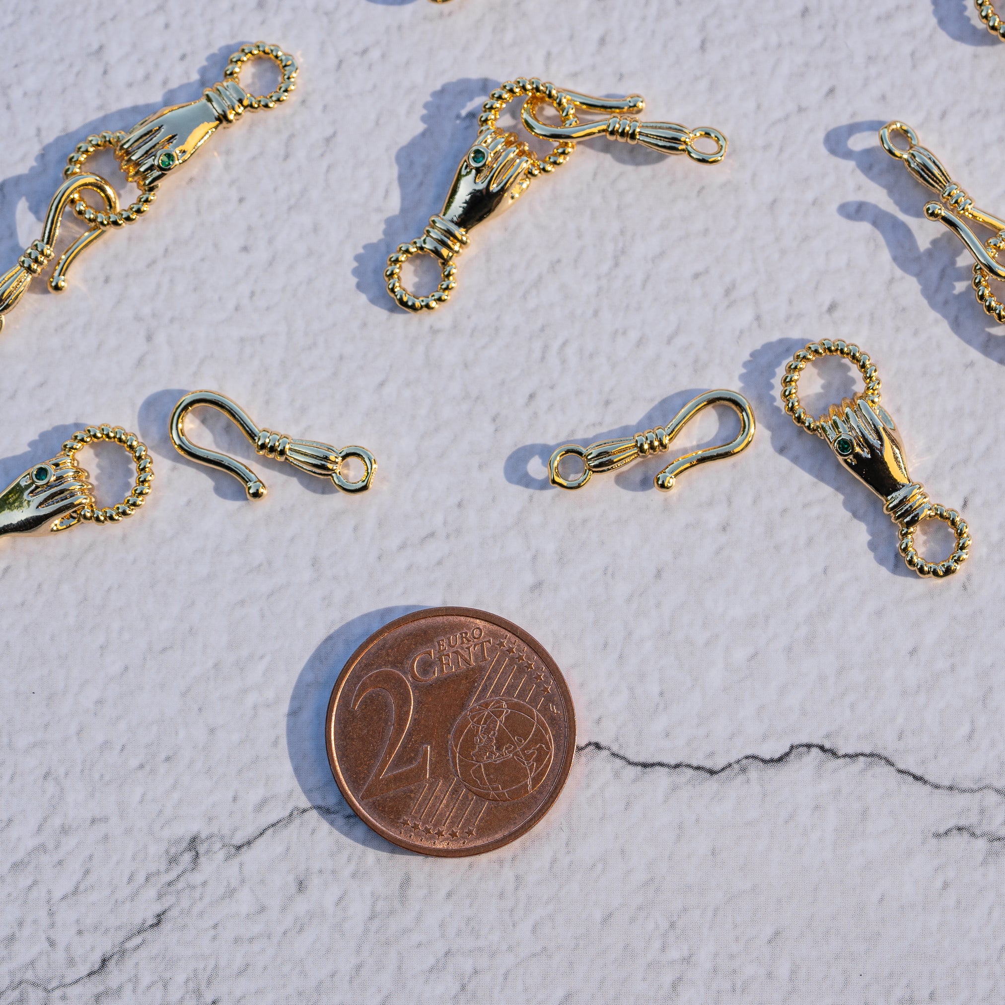 Fermoirs crochets main en laiton plaqué or 18k et zirconium de 34 mm ( à l&