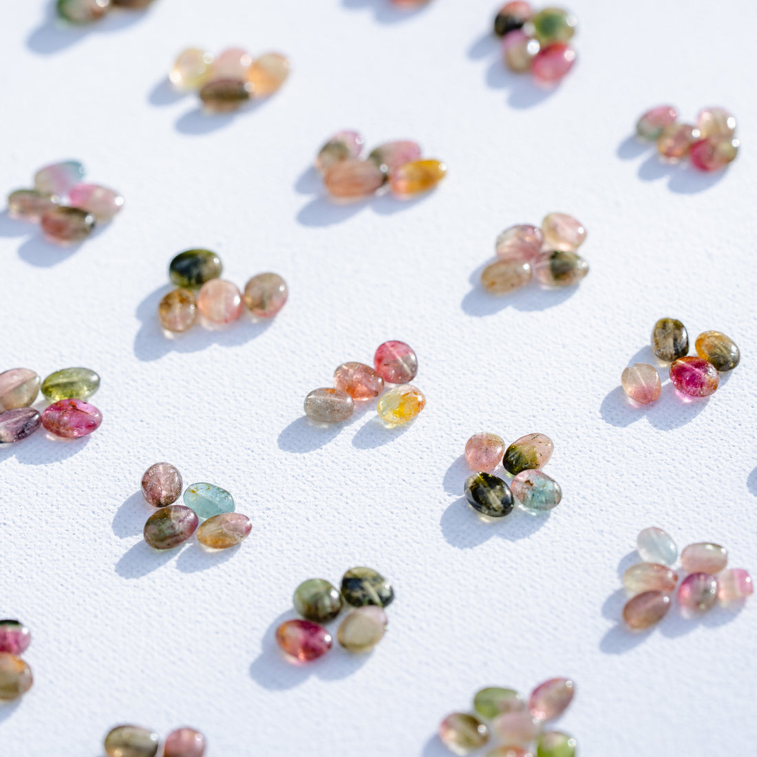 Perles ovales lisses de Tourmaline multicolore  🌈 de 5 à 10 mm ( en petits lots de 2/4/6 perles )