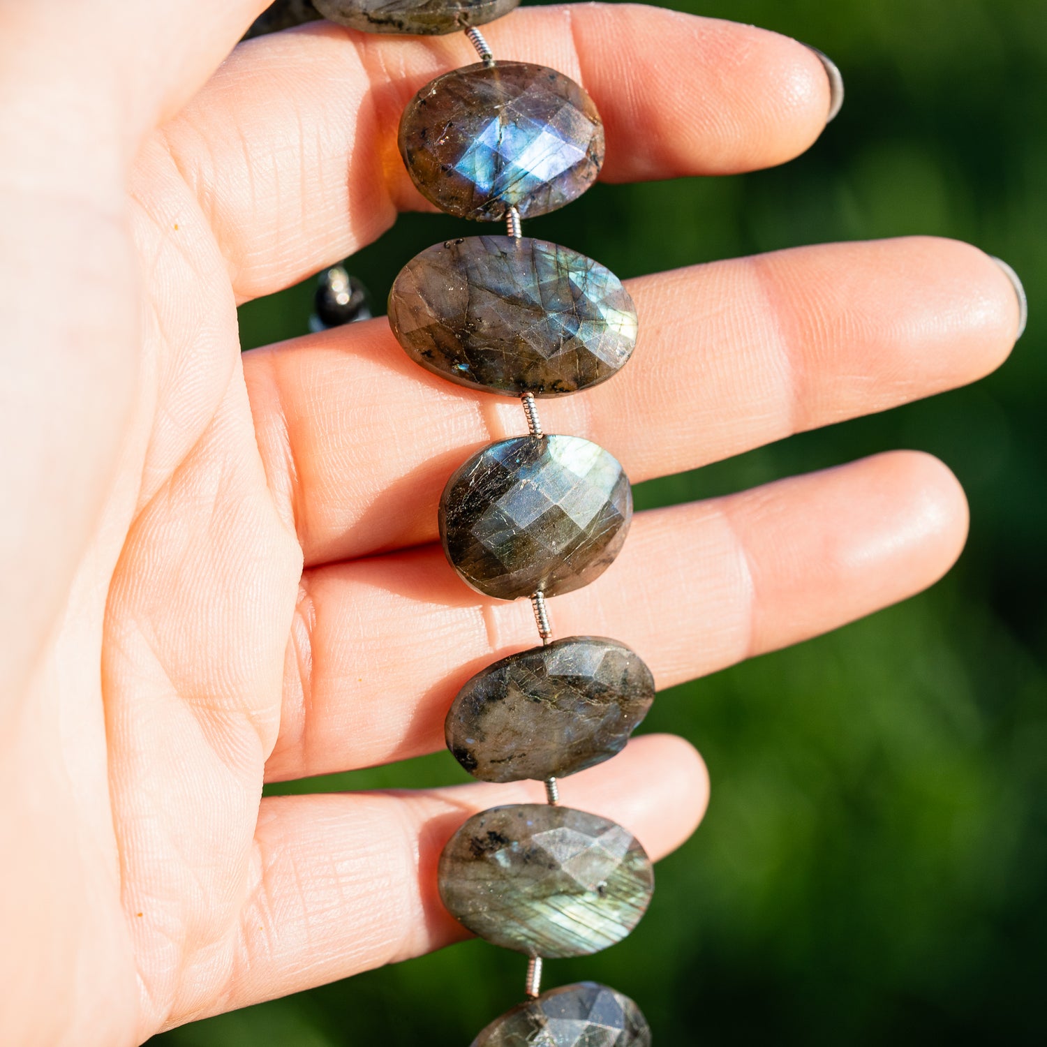 Perles ovales facettes de Labradorite de env 17 à 23 mm ( à l&