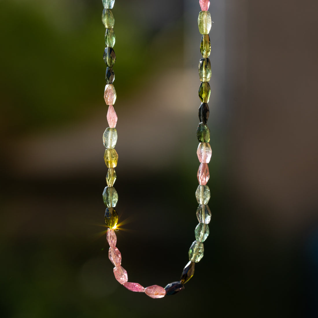Perles ovales facettes de Tourmaline multicolore de env 4/6 mm au choix ( lot de 4 )